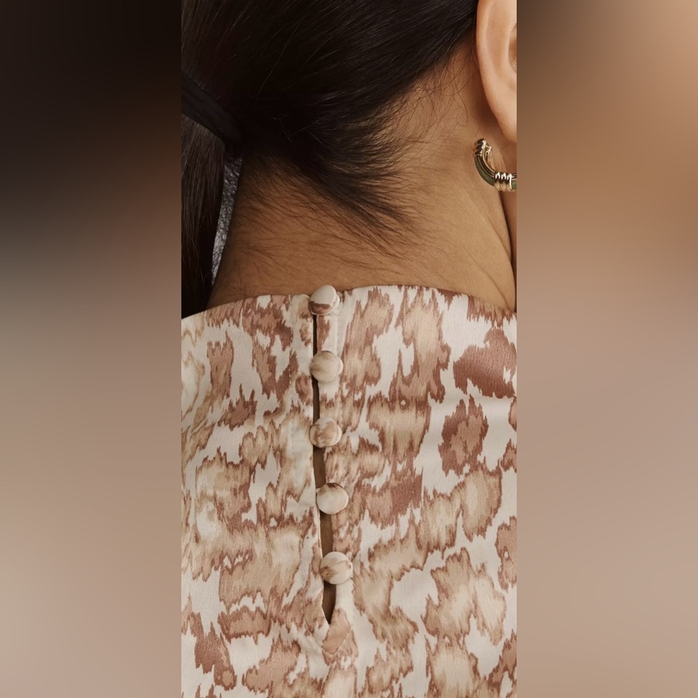 NWT Anthropologie Mock Neck
Draped Blouse Elegant Cream Sleeveless Top - Picture 5 of 8